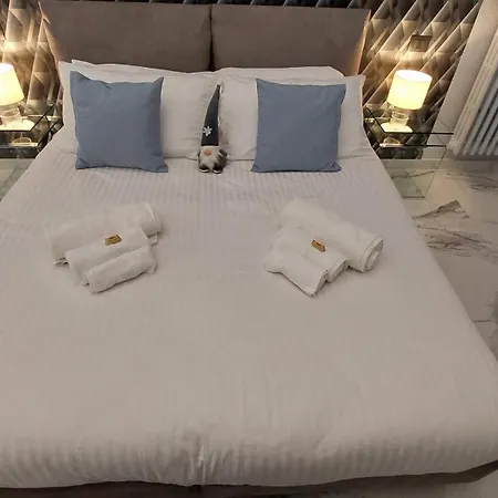 Pozzo Strada 아파트